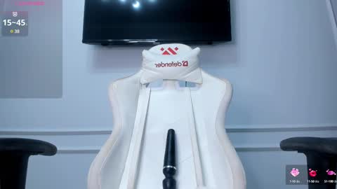 Snapshot of miwa_kasumi chatting on 02/14/25, 02:44   MIa   online show from 02/14/25, 02:44