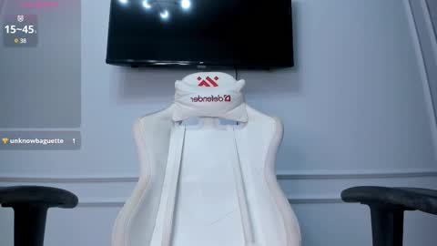 Snapshot of miwa_kasumi chatting on 02/15/25, 01:49   MIa   online show from 02/15/25, 01:49