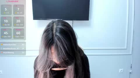 Snapshot of miwa_kasumi chatting on 03/07/25, 06:43   MIa   online show from 03/07/25, 06:43