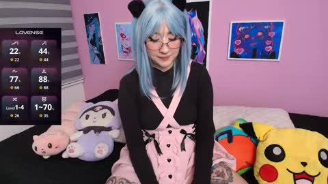 Snapshot of miwaviolet chatting on 09/19/25, 01:07 Miwa Violet online show from 09/19/25, 01:07