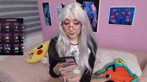 Snapshot of miwaviolet chatting on 09/29/25, 01:00 Miwa Violet online show from 09/29/25, 01:00