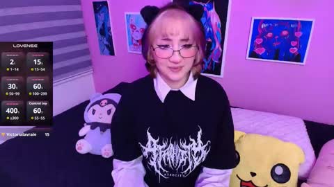 Snapshot of miwaviolet chatting on 12/21/25, 12:18 Miwa Violet online show from 12/21/25, 12:18