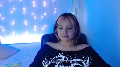 Snapshot of mixie_cute chatting on 12/05/24, 12:19 mixie_cute online show from 12/05/24, 12:19