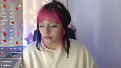 Snapshot of mixie_cute chatting on 12/14/24, 01:06 mixie_cute online show from 12/14/24, 01:06