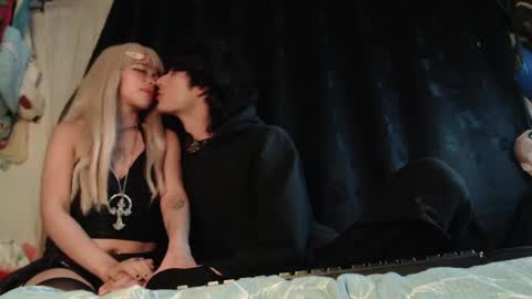 Snapshot of mixipeach chatting on 04/22/26, 02:03 Naomi and Nekorii online show from 04/22/26, 02:03