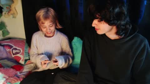 Snapshot of mixipeach chatting on 05/21/26, 08:54 Naomi and Nekorii online show from 05/21/26, 08:54