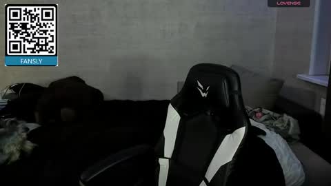 MeowMiku online show from 10/16/25, 05:47