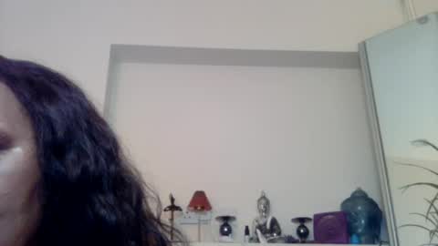 Snapshot of mizldn chatting on 06/20/26, 01:52 Ling Ling online show from 06/20/26, 01:52