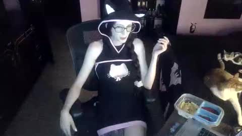 Snapshot of mizzbonez chatting on 01/19/26, 02:15 Mizz Bonez online show from 01/19/26, 02:15