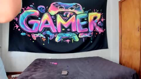 Snapshot of mizzkittay chatting on 01/22/25, 12:06 MizzKittay online show from 01/22/25, 12:06