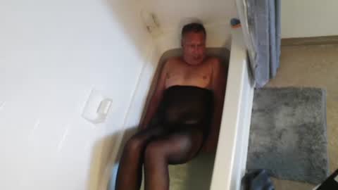 Snapshot of mjeffrey460699861 chatting on 11/23/25, 01:44 mjeffrey460699861 online show from 11/23/25, 01:44