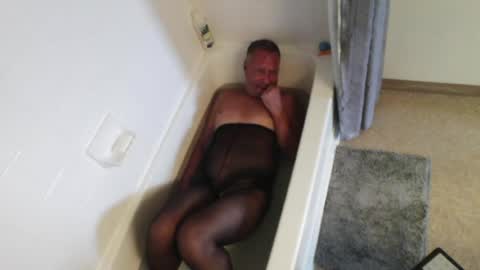 Snapshot of mjeffrey460699861 chatting on 06/28/26, 01:17 mjeffrey460699861 online show from 06/28/26, 01:17