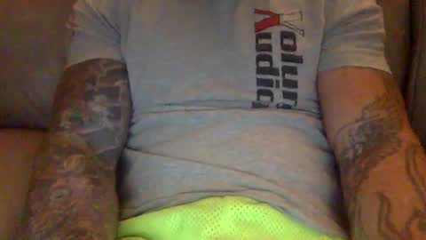 Snapshot of mjg175 chatting on 12/20/24, 06:24 SexyRed online show from 12/20/24, 06:24