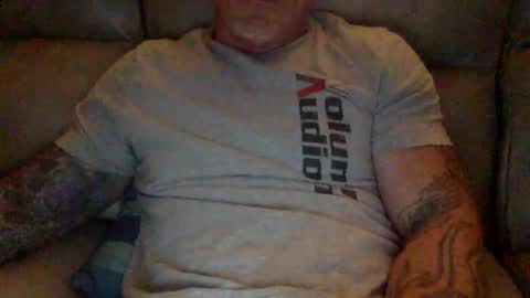 Snapshot of mjg175 chatting on 12/21/24, 12:59 SexyRed online show from 12/21/24, 12:59