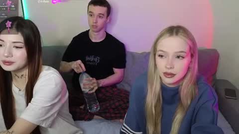 Snapshot of mmkakpoxyi22 chatting on 01/24/25, 08:54 alice and ray online show from 01/24/25, 08:54