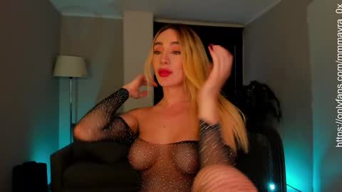 Snapshot of mmmayra_0x chatting on 12/04/24, 09:57 MAYRA   online show from 12/04/24, 09:57