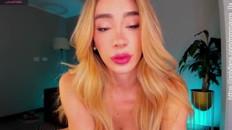 Snapshot of mmmayra_0x chatting on 01/13/25, 12:51 MAYRA   online show from 01/13/25, 12:51