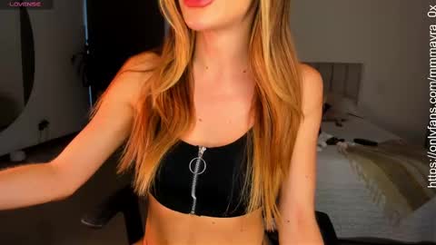 Snapshot of mmmayra_0x chatting on 09/22/25, 10:56 MAYRA   online show from 09/22/25, 10:56