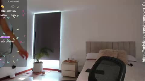 Snapshot of mmmayra_0x chatting on 09/25/25, 09:18 MAYRA   online show from 09/25/25, 09:18