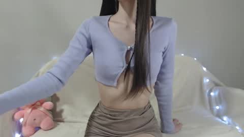 Snapshot of mmmeoww chatting on 01/10/25, 05:24 Ariela online show from 01/10/25, 05:24