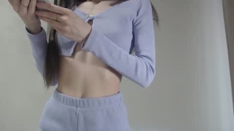 Snapshot of mmmeoww chatting on 01/19/25, 09:01 Ariela online show from 01/19/25, 09:01