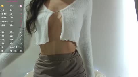 Snapshot of mmmeoww chatting on 03/08/25, 08:11 Ariela online show from 03/08/25, 08:11