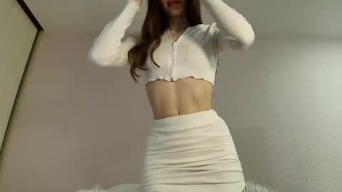 Snapshot of mmmeoww chatting on 10/28/25, 02:09 Ariela online show from 10/28/25, 02:09