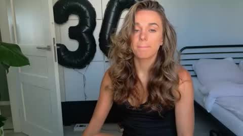 mmminnie online show from 09/09/25, 10:04