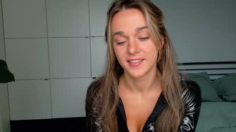 mmminnie online show from 09/18/25, 01:57