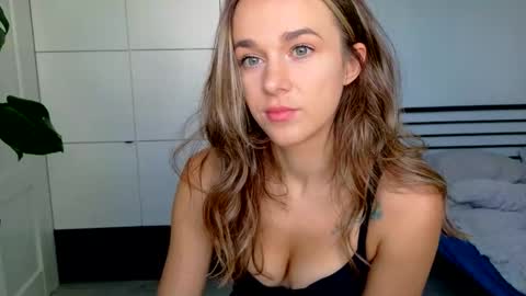 mmminnie online show from 09/25/25, 10:08