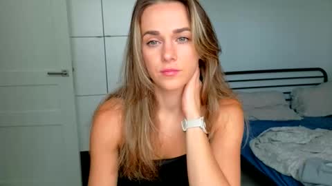 mmminnie online show from 10/11/25, 01:42