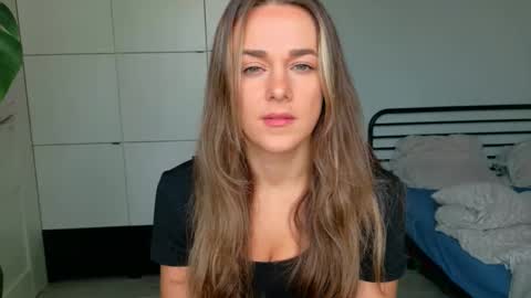 mmminnie online show from 10/22/25, 11:10