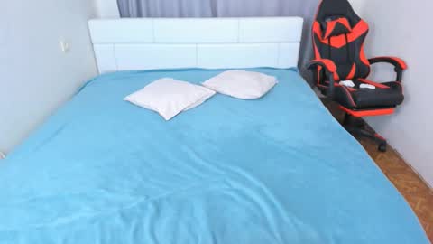 Snapshot of mmmmmargo chatting on 10/20/25, 07:20 Margo online show from 10/20/25, 07:20