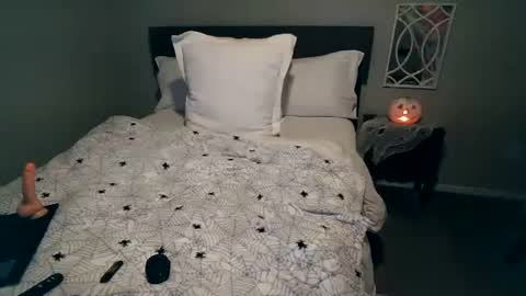 Angel online show from 10/12/25, 08:35