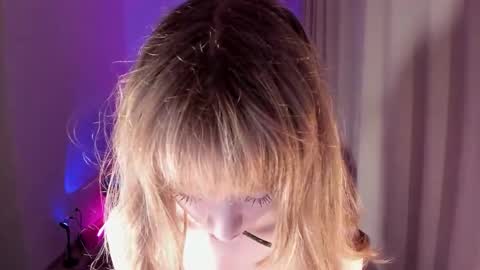 Snapshot of mnepohhh chatting on 01/06/26, 03:27 mnepohhh online show from 01/06/26, 03:27