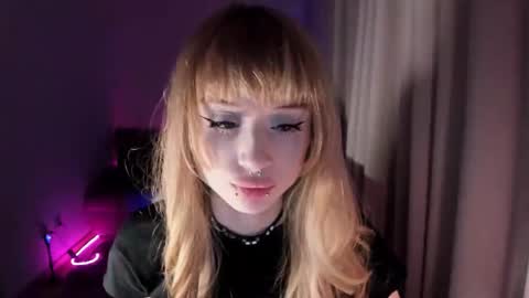 Snapshot of mnepohhh chatting on 03/05/26, 11:01 mnepohhh online show from 03/05/26, 11:01