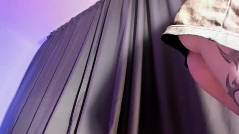 Snapshot of mnepohhh chatting on 03/26/26, 03:50 mnepohhh online show from 03/26/26, 03:50