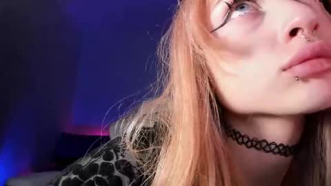 Snapshot of mnepohhh chatting on 04/16/26, 09:39 mnepohhh online show from 04/16/26, 09:39