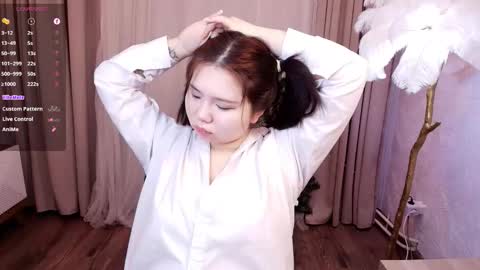 Snapshot of moana_light chatting on 12/20/25, 02:18 hey meet with me online show from 12/20/25, 02:18