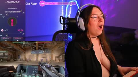 Snapshot of moaning___lisa chatting on 12/11/24, 05:04 to support follow the fanclub online show from 12/11/24, 05:04