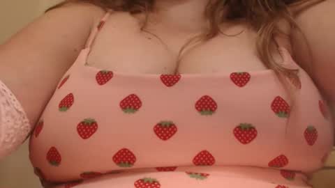 Snapshot of moaningsquirtle chatting on 10/18/25, 12:39 Squirtle Myrtle Warren online show from 10/18/25, 12:39