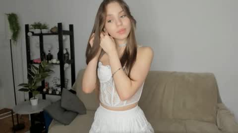 Snapshot of moanshade chatting on 10/19/25, 02:07 CandyStacy online show from 10/19/25, 02:07