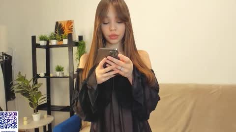 Snapshot of moanshade chatting on 11/17/25, 01:06 CandyStacy online show from 11/17/25, 01:06