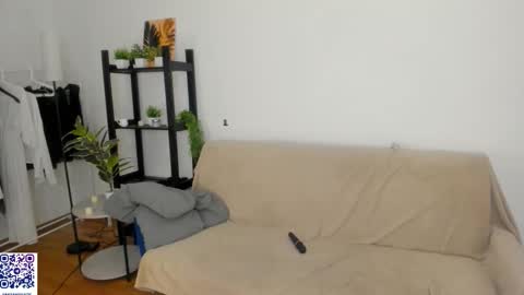 Snapshot of moanshade chatting on 12/04/25, 02:48 CandyStacy online show from 12/04/25, 02:48