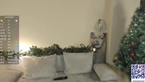 Snapshot of moanshade chatting on 12/22/25, 02:25 CandyStacy online show from 12/22/25, 02:25