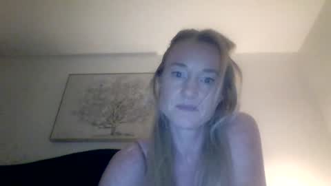 Snapshot of mockingbirds91 chatting on 06/15/26, 04:47 mockingbirds91 online show from 06/15/26, 04:47