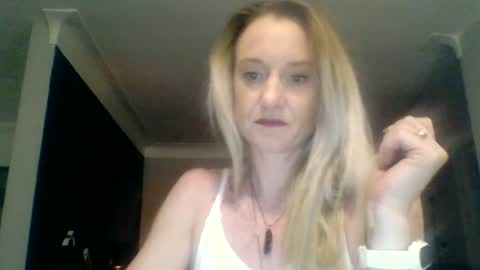 Snapshot of mockingbirds91 chatting on 06/17/26, 01:30 mockingbirds91 online show from 06/17/26, 01:30