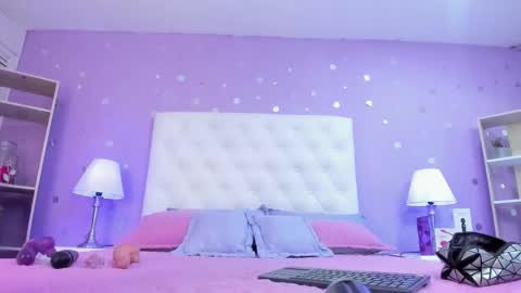 Sophia  online show from 12/17/25, 07:42