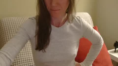 Snapshot of modesta1413 chatting on 04/12/26, 10:04 Aurora online show from 04/12/26, 10:04