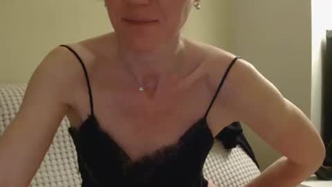 Snapshot of modesta1413 chatting on 04/15/26, 12:17 Aurora online show from 04/15/26, 12:17